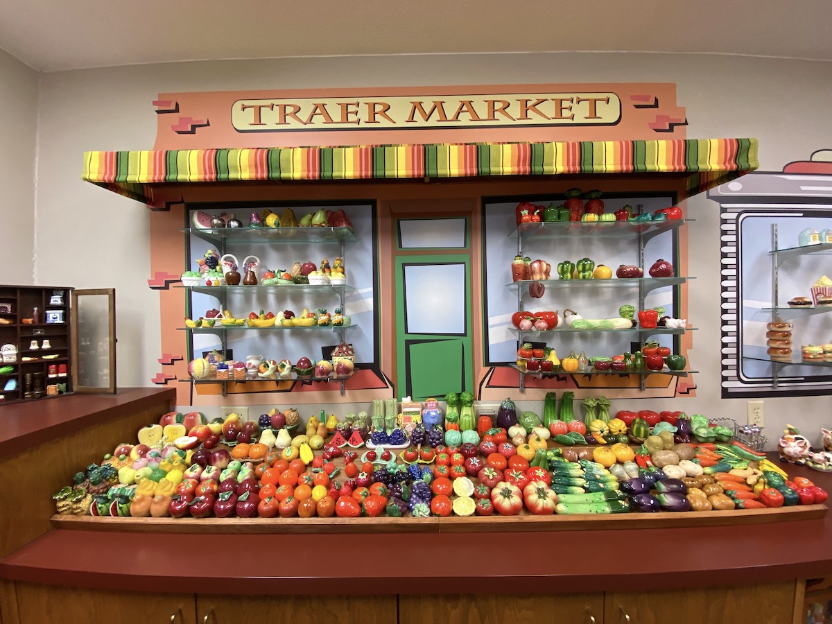 Traer Salt And Pepper Shaker Gallery